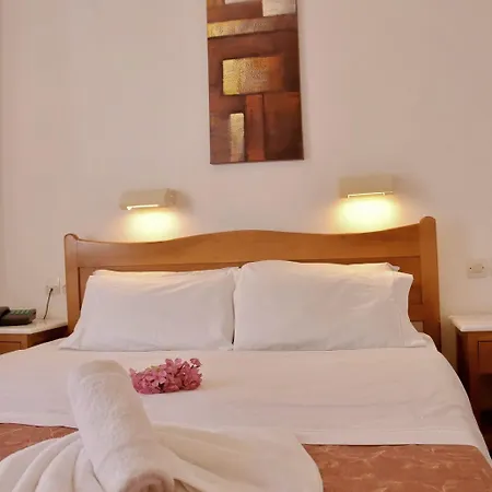 Aparthotel Irini 2*