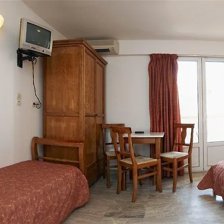 Irini Aparthotel 2*