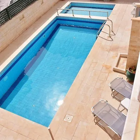 Irini Aparthotel 2*