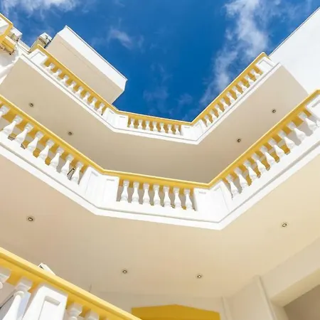Aparthotel Irini