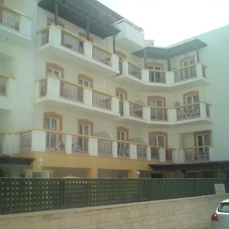 Irini 公寓式酒店 2*
